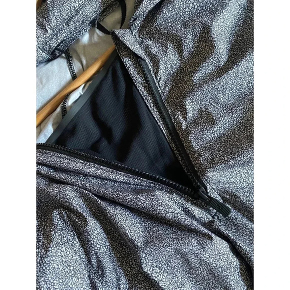 Lululemon Jacket Women’s 6 I Put A Shell On You - Picture 8 of 11